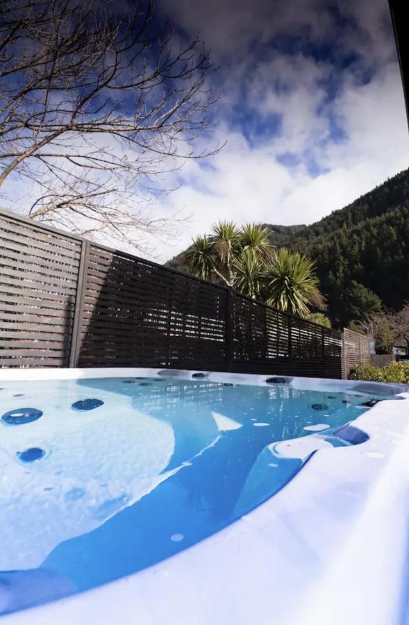 Classy Cabin - In Town - Spa Pool Queenstown Kültér fotó